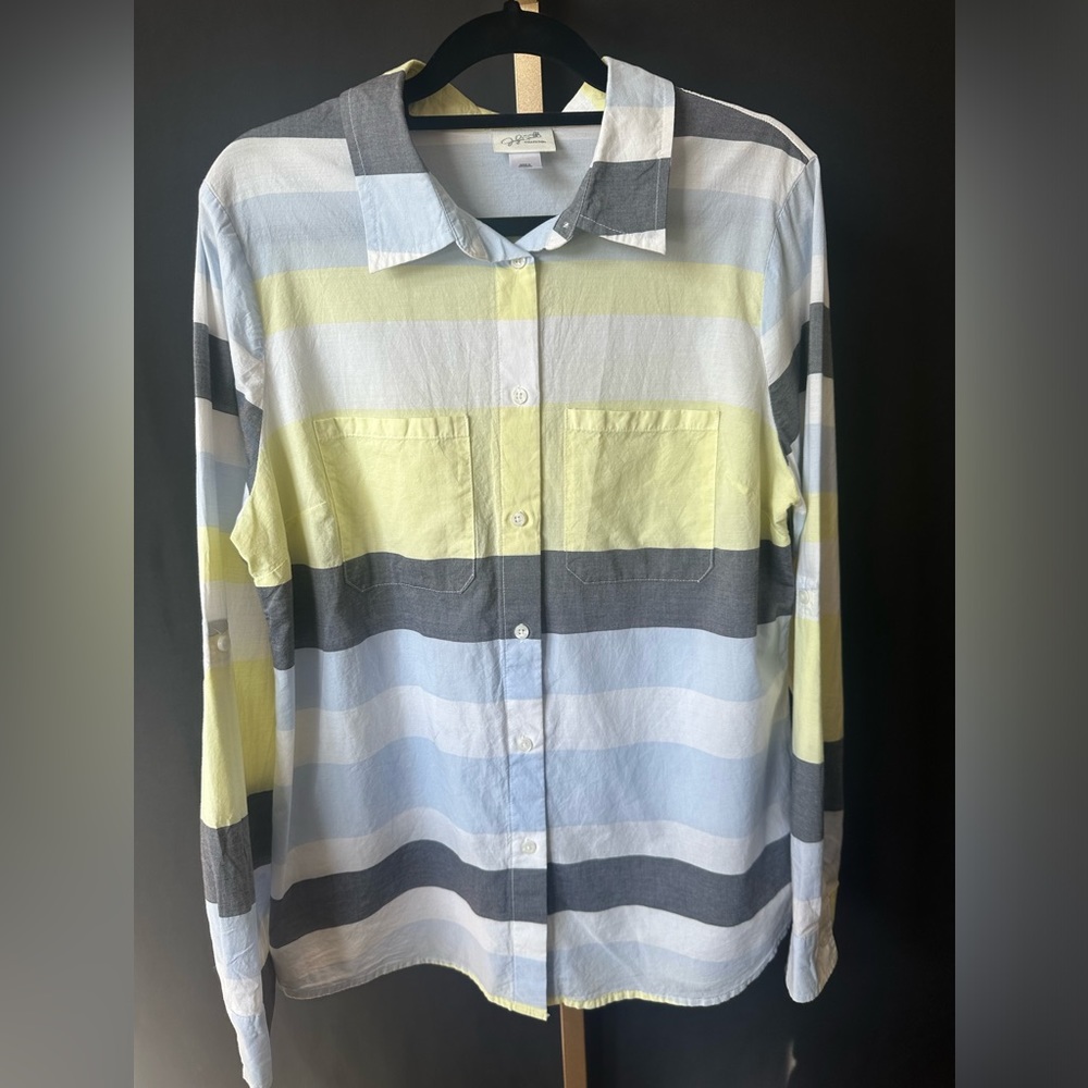 Jaclyn Smith Button Down with roll up sleeves. Size Medium.